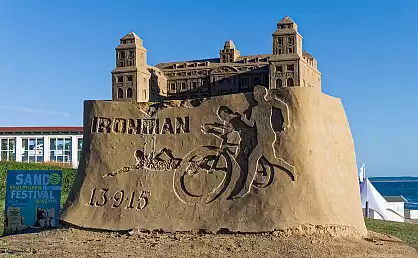 Sandskulptur Ironman Ostseebad Binz