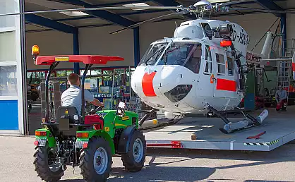 Helikopter in der Flugzeughalle in Güttin