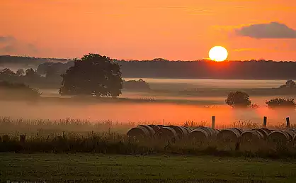 Sonnenuntergang über den Feldern bei Viervitz