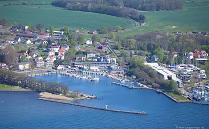 Luftaufnahme vom Lauterbacher Hafen am Greifswalder Bodden