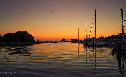 Sonnenuntergang über dem Hafen Schaprode