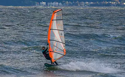 Windsurfer auf der Ostsee vor Mukran