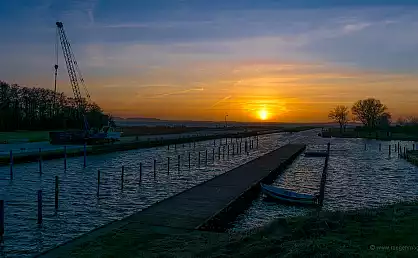 Sonnenuntergang am Hafen Martinshafen