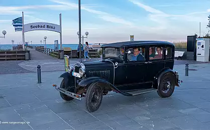 Mit einem 90 Jahre alten Ford Model A an der Binzer Seebrücke