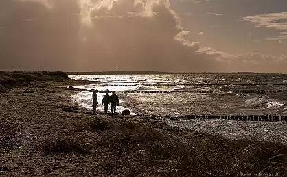 Gegenlichtaufnahme am Strand von Dranske