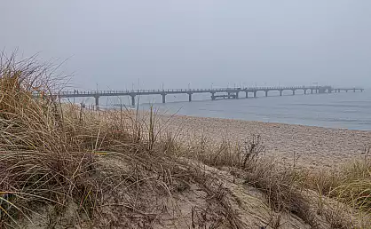 Göhrener Seebrücke im Nebel am zweiten Weihnachtsfeiertag 2022