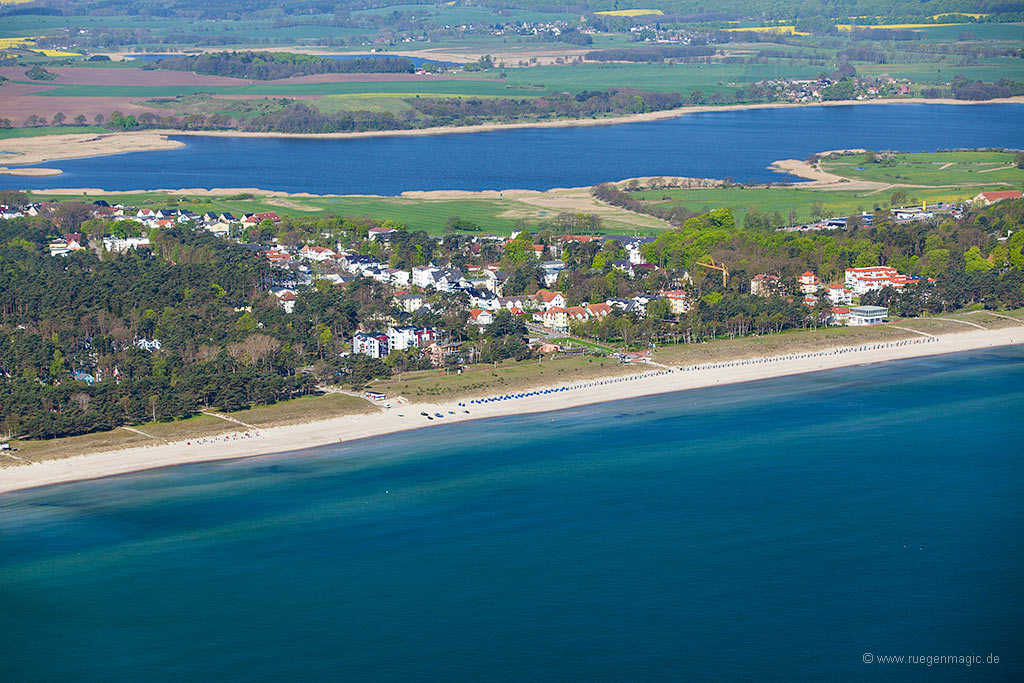 Luftaufnahme von Ostseeseite auf das Ostseebad Baabe
