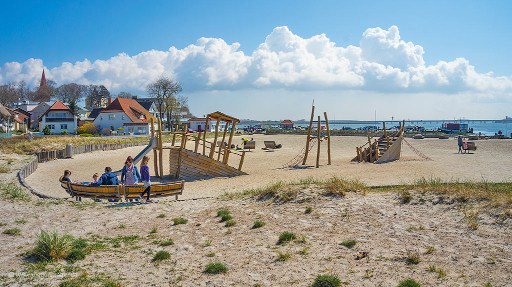 Strandspielplatz Altefähr an der Meerenge Strelasund