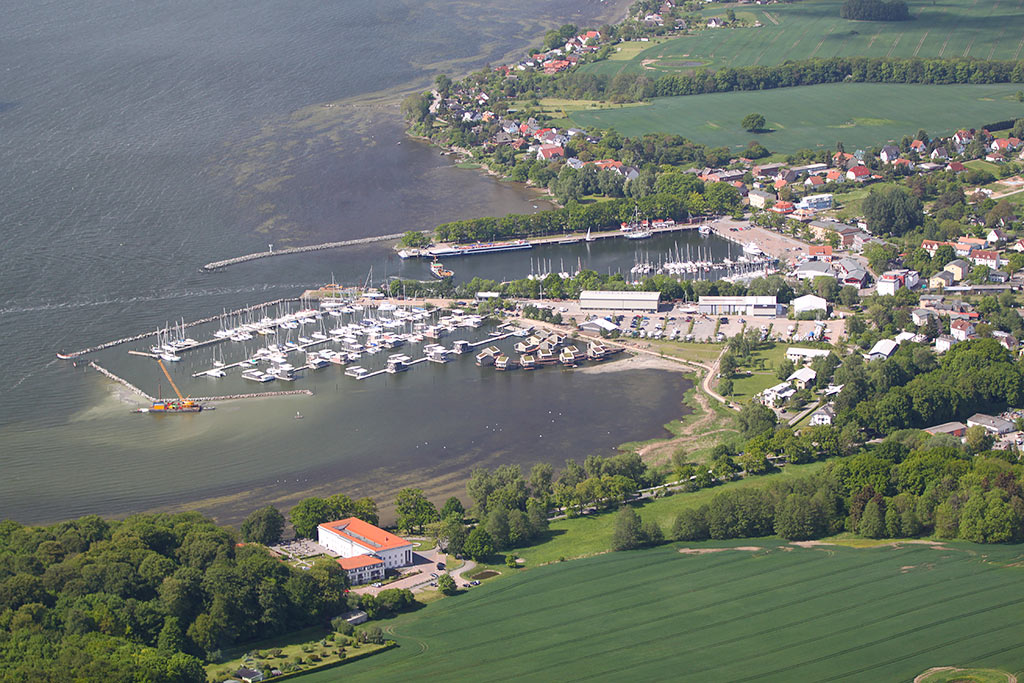 Luftaufnahme von Lauterbach auf der Insel Rügen