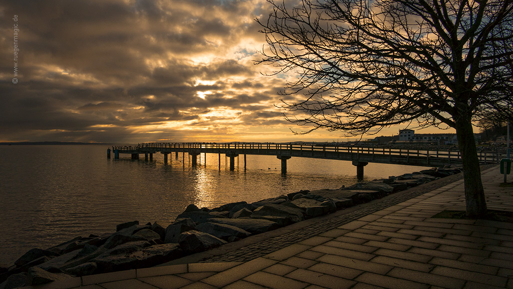 Winterliche Seebrücke Sassnitz im Sonnenuntergang