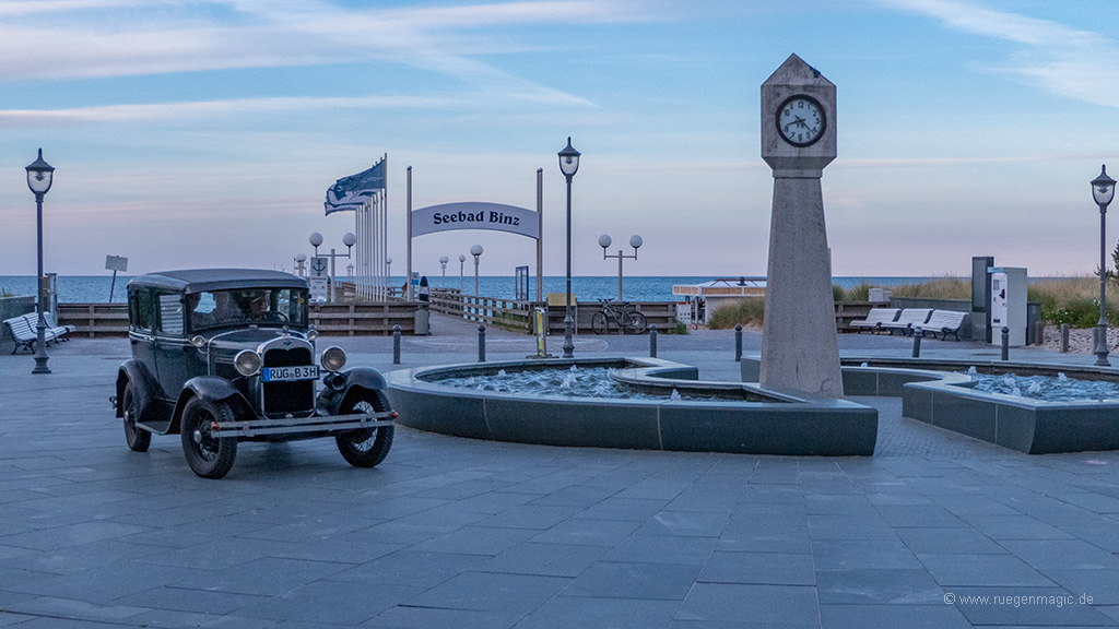 Mit einem 90 Jahre alten Ford Model A an der Binzer Seebrücke